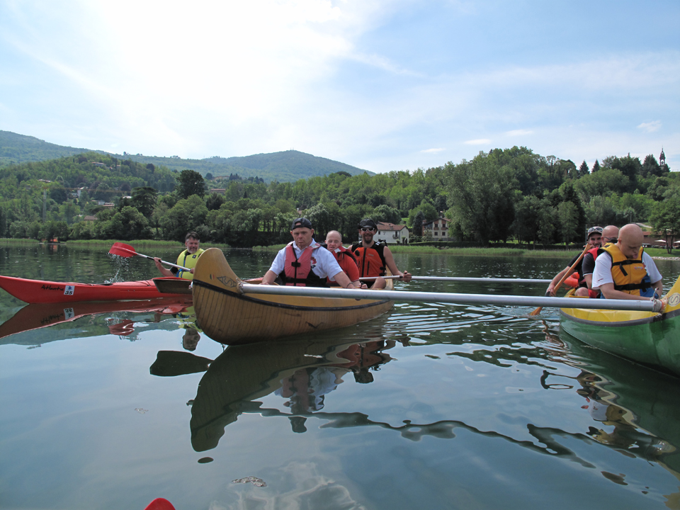 IN CANOA SUL LAGO